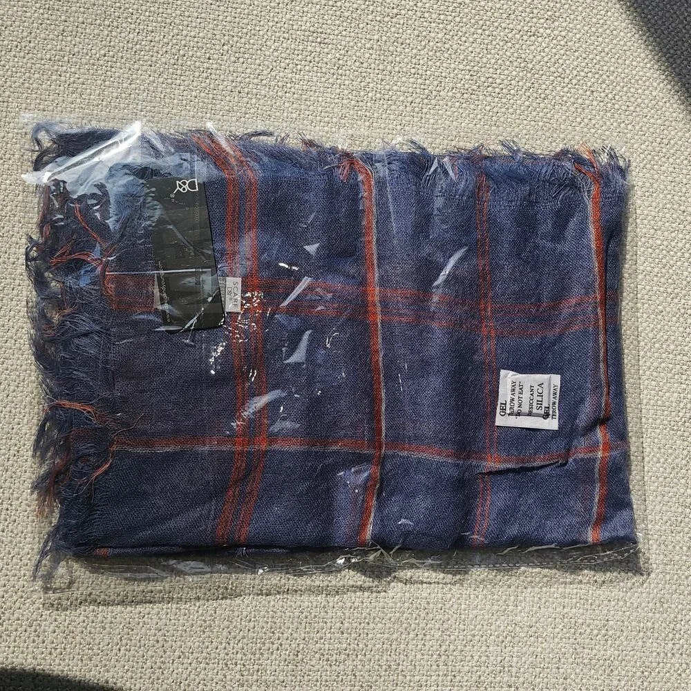 David and Young NWT Men's Plaid Scarf Blue Red Very Lightweight